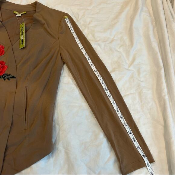 Gianni Bini NWT Kelly Open Front Jacket with Embroidered Floral Accent Sz XS Tan - Picture 8 of 10